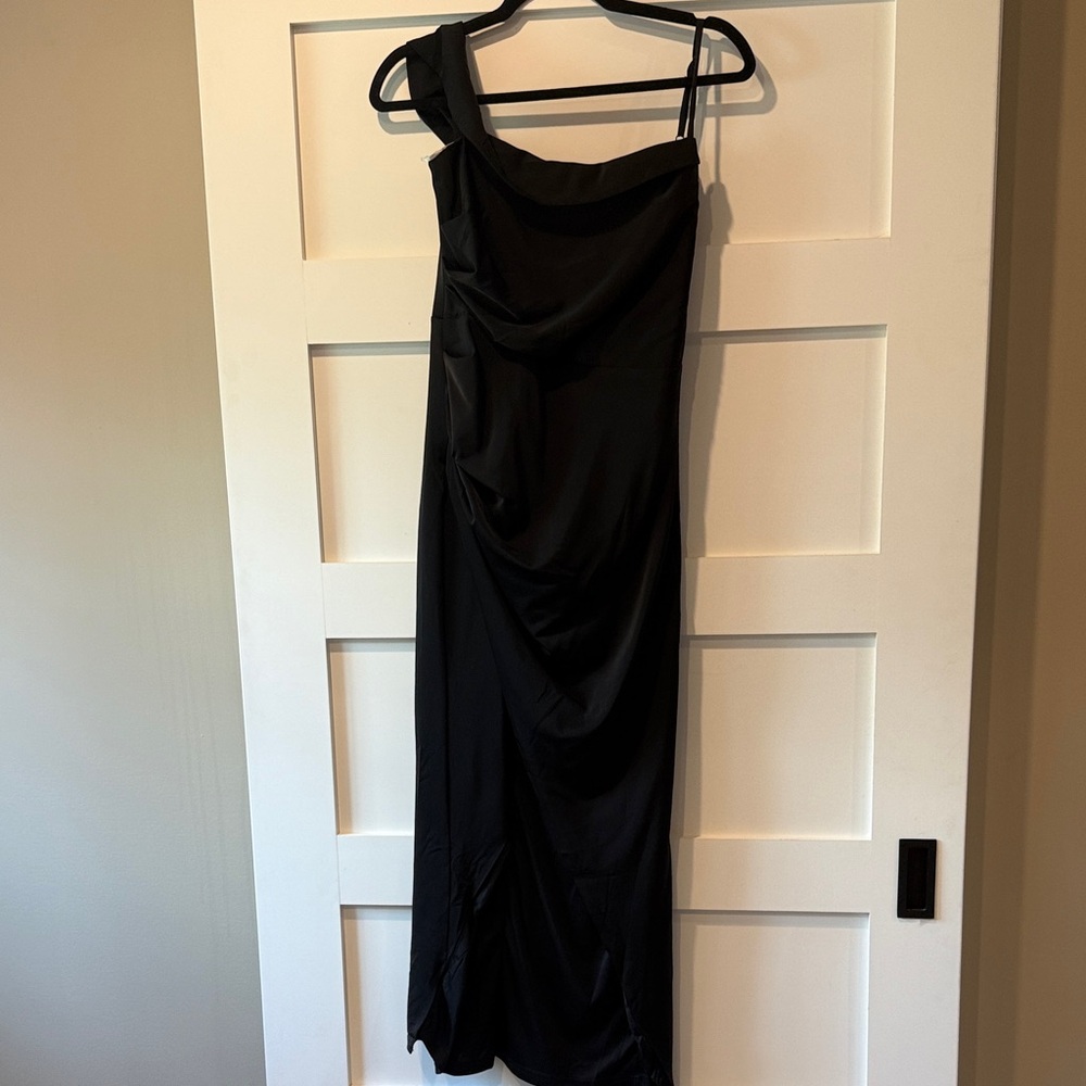 Lulu's Chic Black One-Shoulder Dress